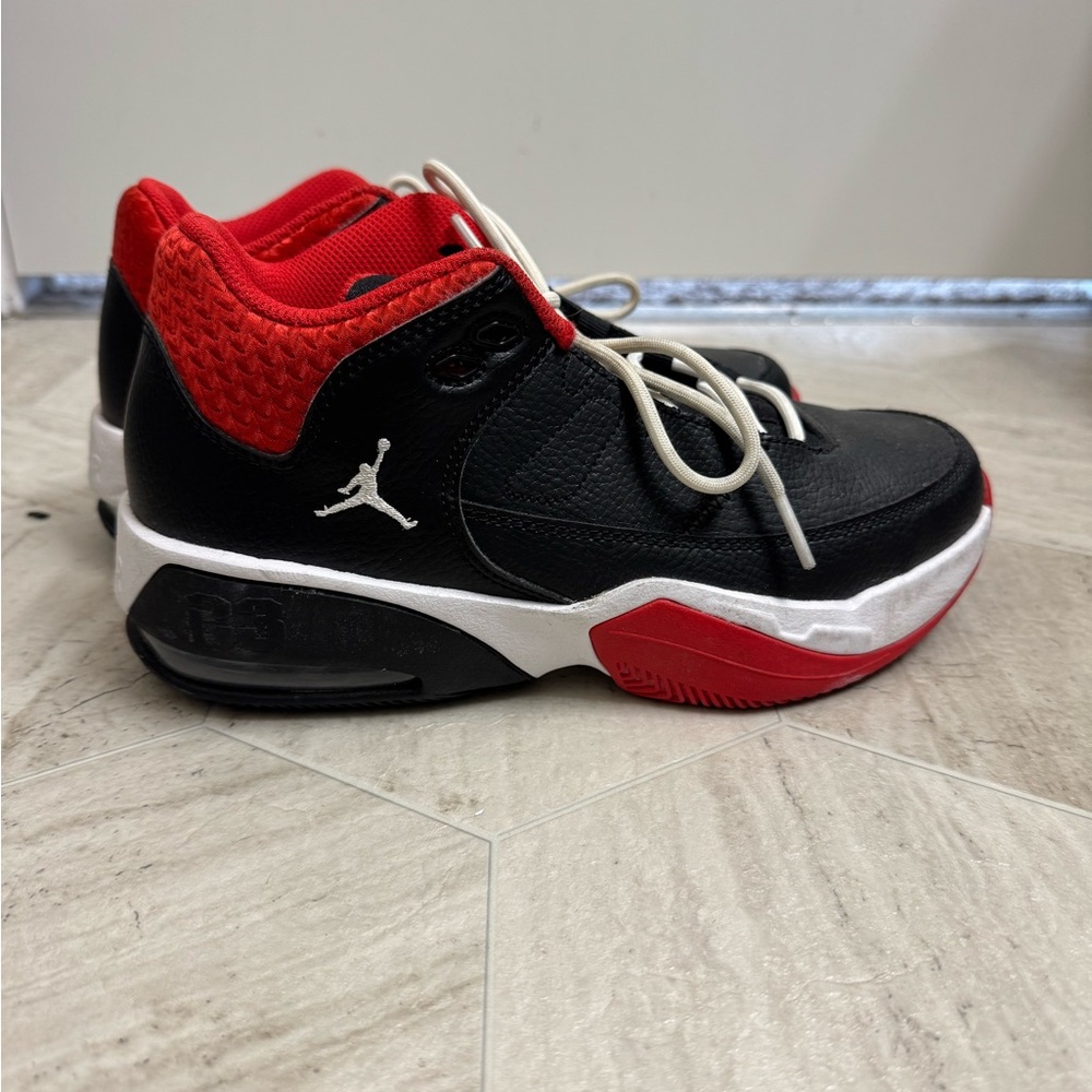 Air Jordan Max Aura 3 Kids Black and Red Sneakers